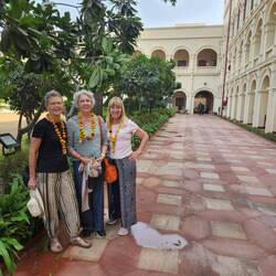 Yes, there were Marigold garlands on arrival