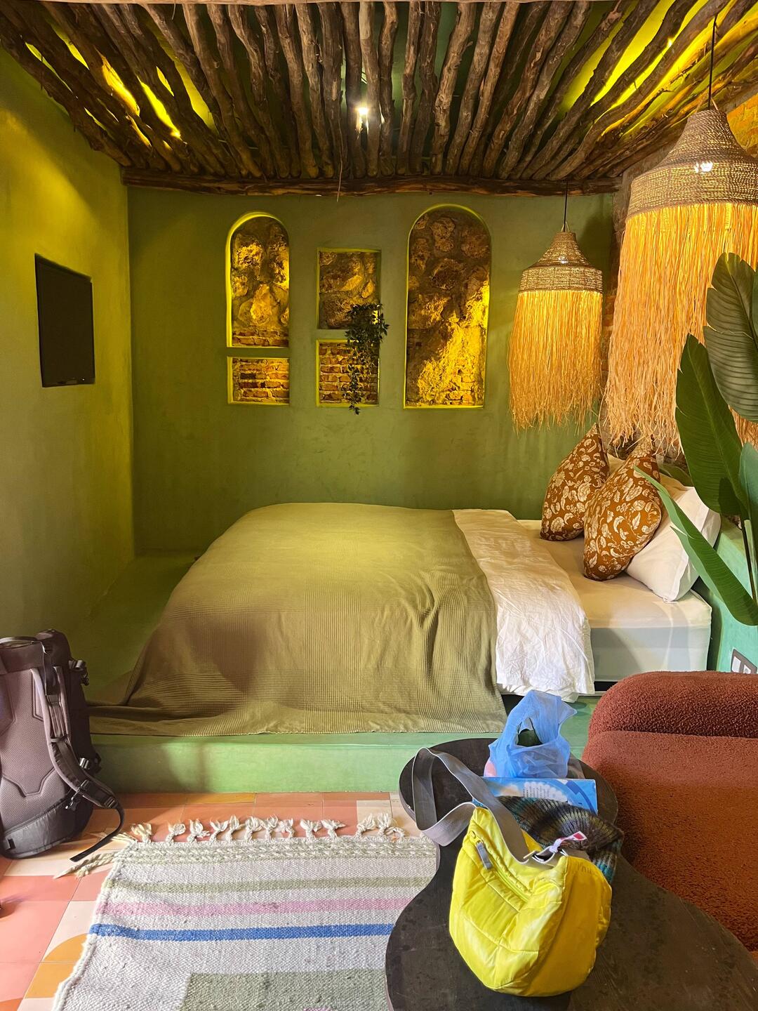 Our colourful room with tadelakt walls