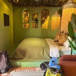 Our colourful room with tadelakt walls