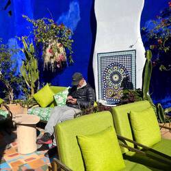 The terrasse is also a burst of colours