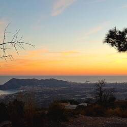 Depuis le spot, face à nous, la chaîne de la Serra Gelada, dans laquelle on a joué aujourd'hui