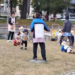 Kita-Ausflug in den Park - mit Seifenblasen