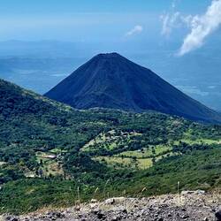 Blick hinüber zum Vulkan Izalco