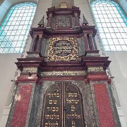 Klausen Synagogue