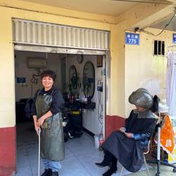 Beim Friseur: Freilufttrockenhaube!
