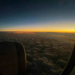 Sonnenaufgang über den Wolken