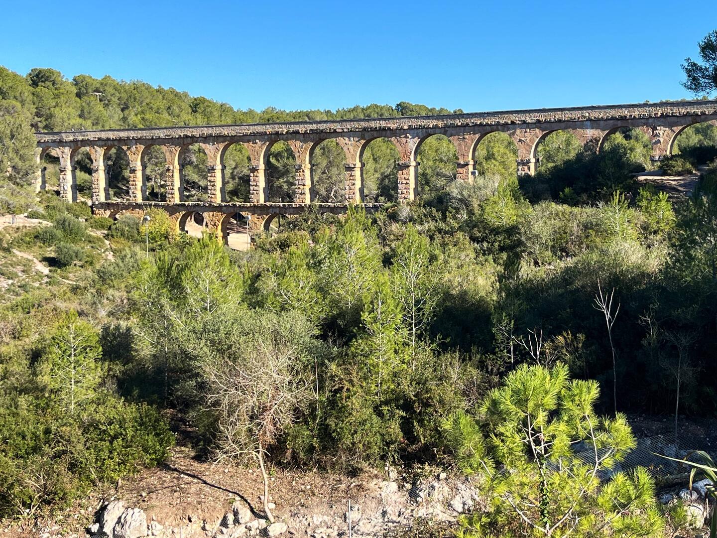 Ein wenig versteckt, steht aber schon 2000 Jahre vor Tarragona