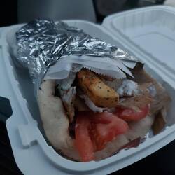 Fleisch nicht gut und das Pita hatte die Konsistenz von Toast und nicht dünnes Pita.