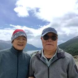 Strong wind tosses the drone around 大风吹得自拍机乱晃