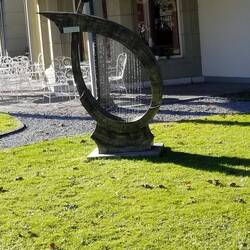 The fountain looks like a harp.