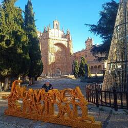Das Kloster San Esteban mit angrenzender Kirche in der Altstadt 