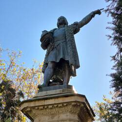 Kolumbus-Denkmal zeigt nach Amerika (1893 eingeweiht)