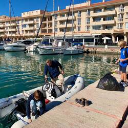 Anlanden. Die obligatorische Mülltüte ist stets mit dabei