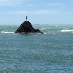 Une statue sur le rocher