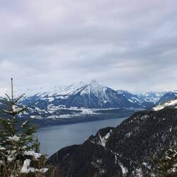 3 foremost speaks, front to back, Niesen (7.8K), Fromberghorn (7.9K), Standhorn (7.7K).