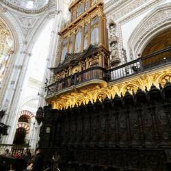 Right hand organ, played from the console opposite