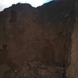 ...e la parte cava sotto di essa