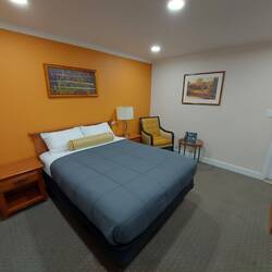 ... innen gemütlich.