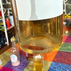 Darf ich vorstellen: Der/die BademeisterIn im Wellnessbecken. Zuständig für Badeaufsicht.