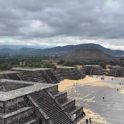 Er ist wieder mal am Schnaufen der Bub. Die Aussicht belohnt die Mühe.