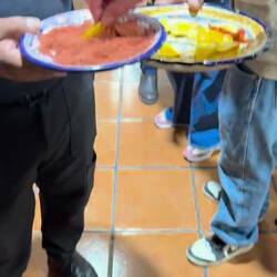 Gruppendruck in Reinform! Ein "Nein, danke!" ist nicht eingeplant.