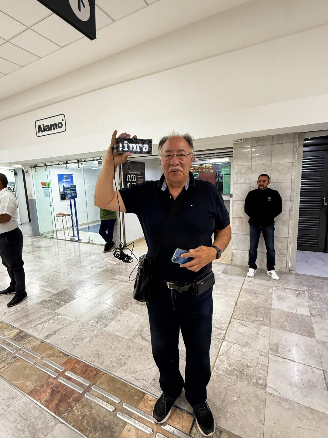 Jose! Der Mann der die Sparte "Namensschilder" ins digitale Zeitalter hievte 👍.