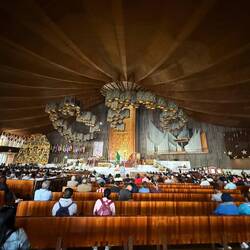 Bis zu 20.000 Menschen fasst die Basilika.