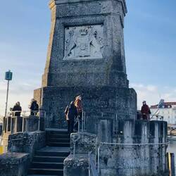 El LEÓN imponente del puerto