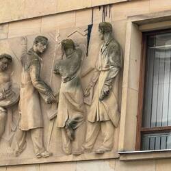 Sculpture of working class under the Communists