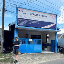 Dropping the bikes at the logistics company - we'll collect them in Malang. Weird not having them.