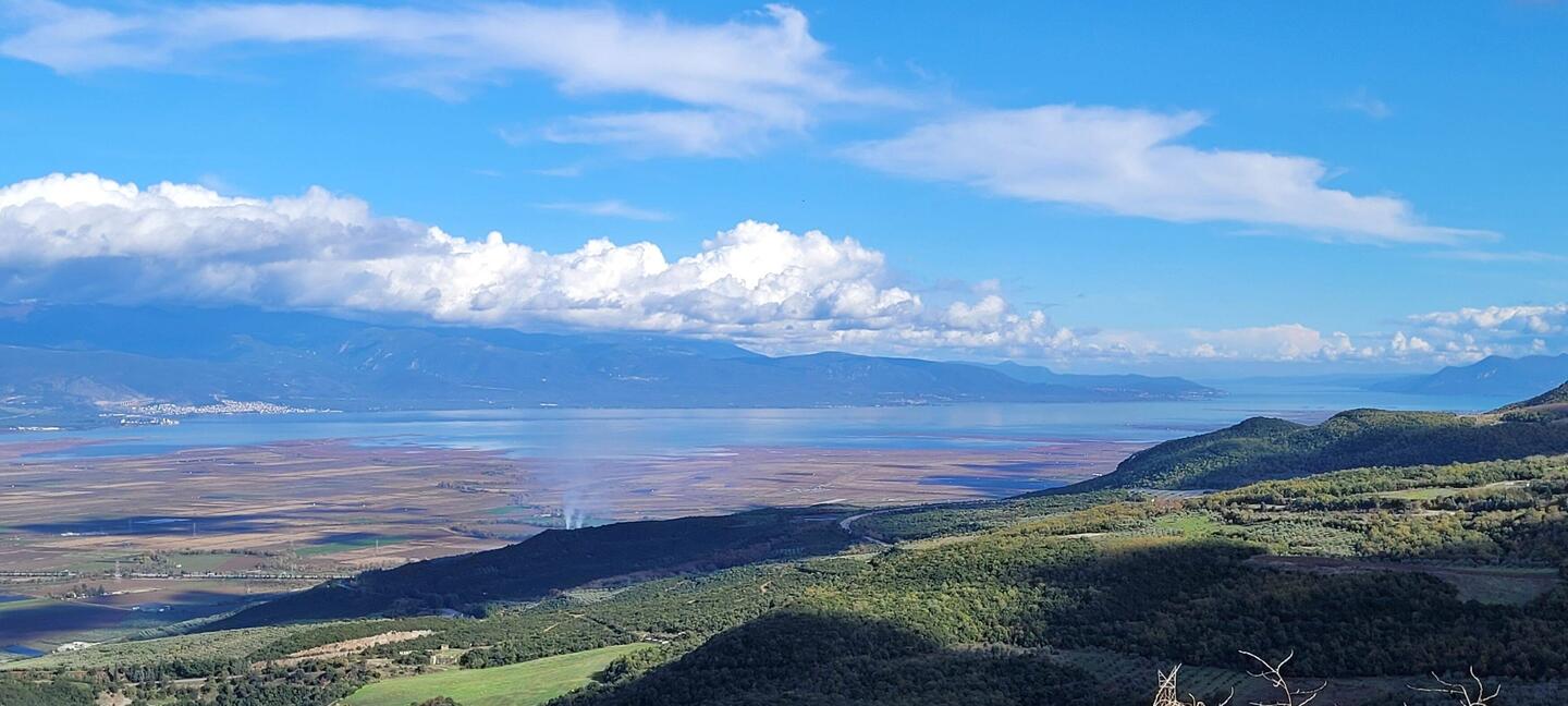 Links etwas oberhalb vom Wasser war der Rastplatz