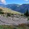Blick über das Theater von Delphi