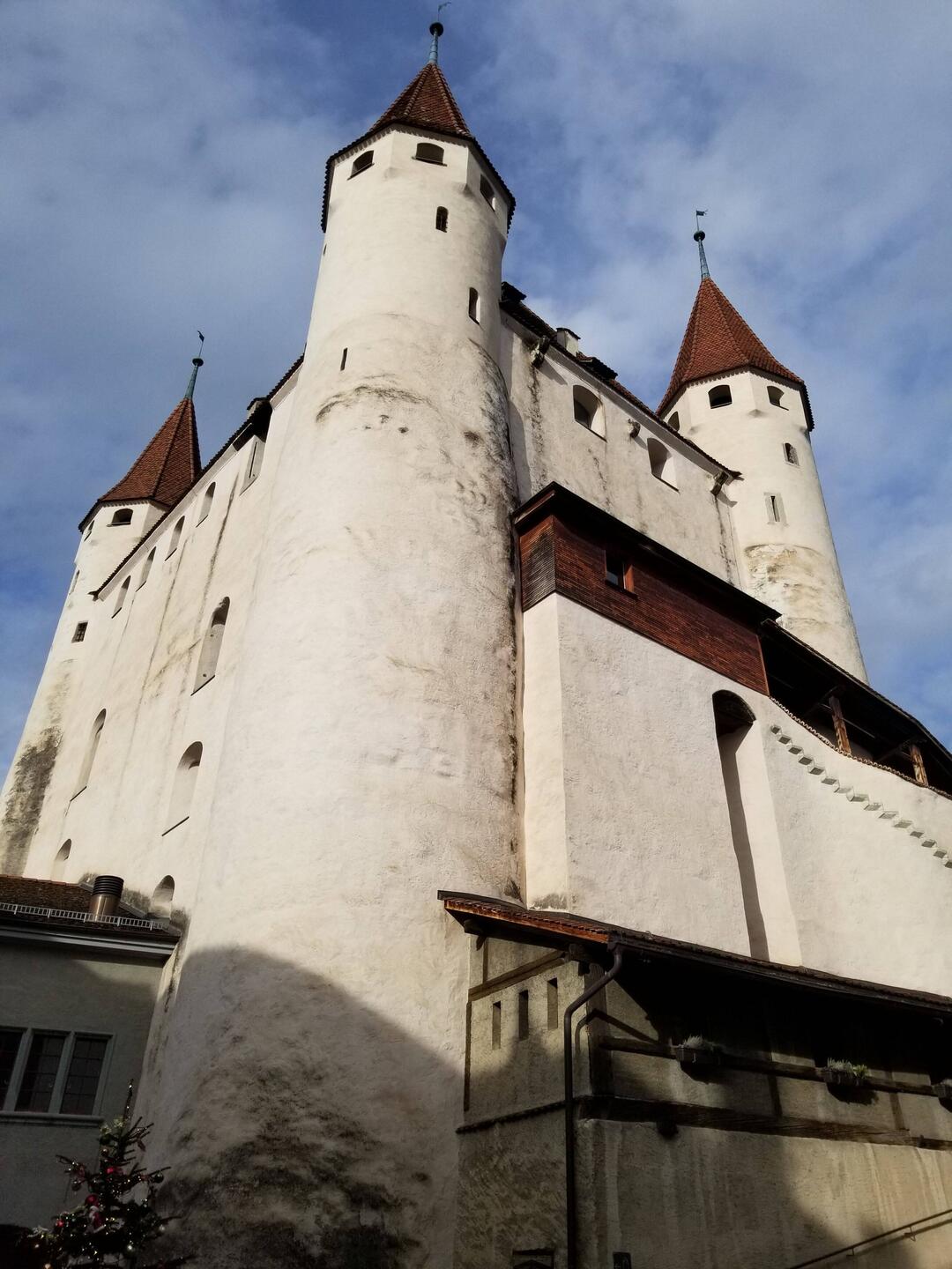 The castle itself, built in 3 stages. Top of the 1st stage is seen in the turrets' discoloration