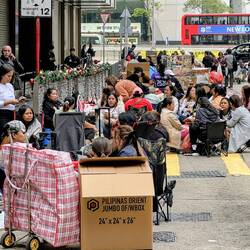 Philippinische und indonesische Hausmädchen an ihrem freien Tag.