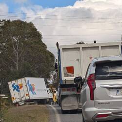 Mussten warten 😕Gott sei Dank nichts passiert 🙏