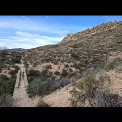 Diaporama sur les restes de cet incroyable acqueduc au milieu du désert de caillasses