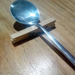 Restaurant "Mi Chola": we admire the simple cutlery holder