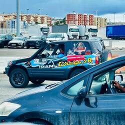 Dani und Miguel vor dem Zoll