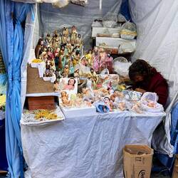 Jesus in allen Varianten. Kleider können einzeln gekauft werden