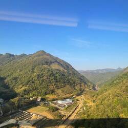 Am frühen Morgen & bereits im Zug Platz genommen.