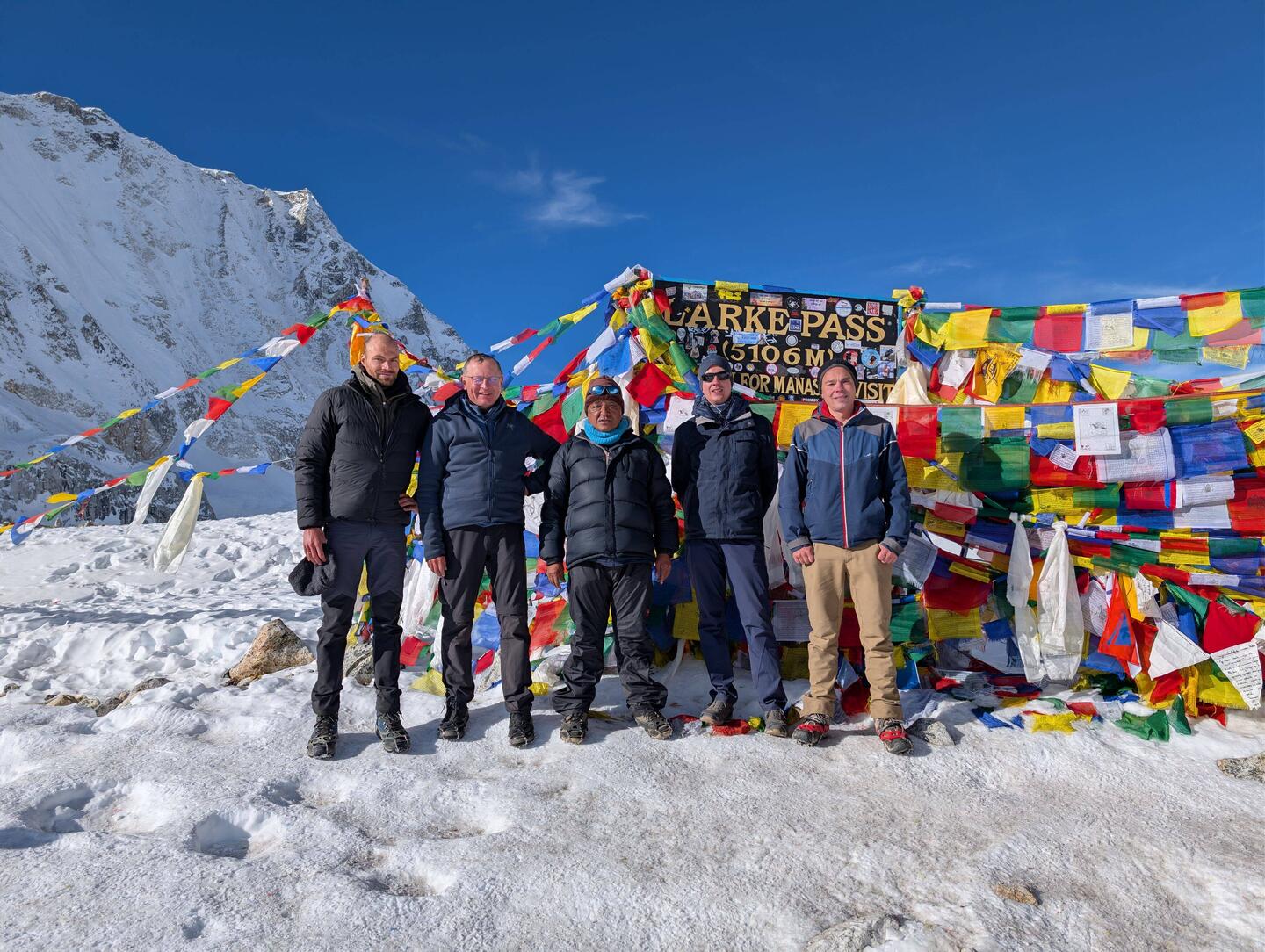 Unser komplette Gruppe mit Guide und Trägern