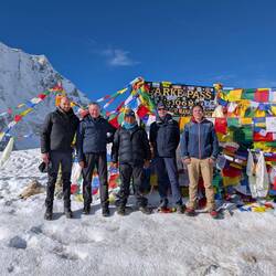 Unser komplette Gruppe mit Guide und Trägern