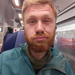 Det er dejligt og næsten surrealistisk at sætte sig i toget.