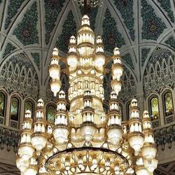 Der riesige Swarowski-Kronleuchter.