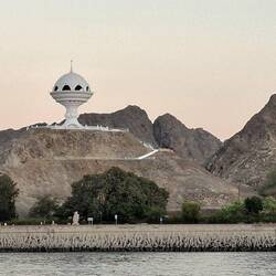 Das "Weihrauch-Denkmal" in Form eines Weihrauch-Brenngefäßes