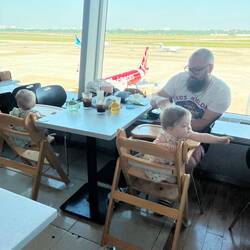 Frühstück mit Aussicht aber die Sitznachbarn waren interessanter 😅