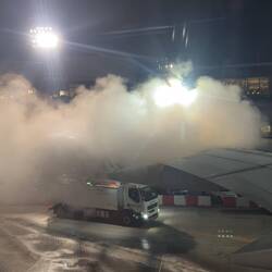 Flugzeug wird noch enteist