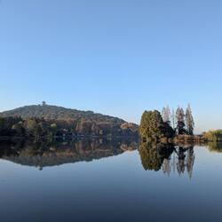 Auf dem Hügel der Pavillon von Bild 9