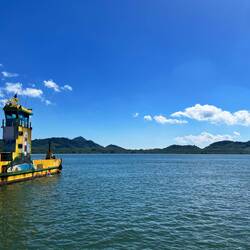 Los geht's mit der Autofähre