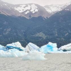 Kleine Eisberge im See